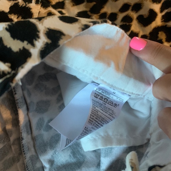 Cheetah print mid-rise old navy shorts - Picture 4 of 4